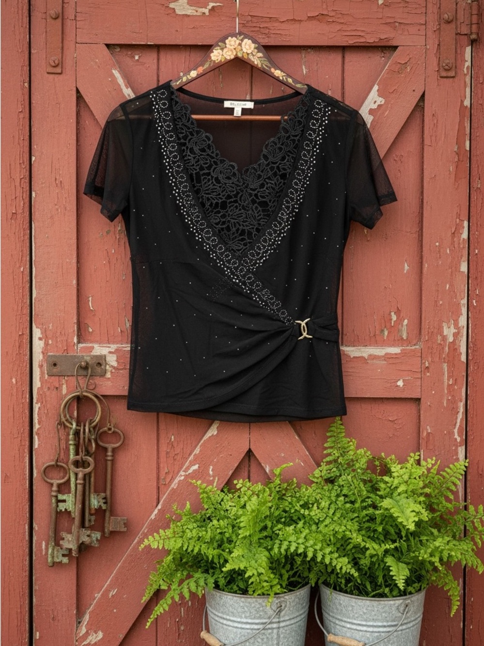 Cute top with clasp